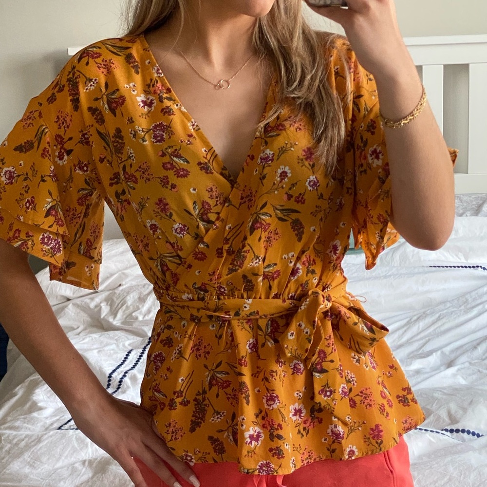 🌞 Francesca’s Floral Wrap Blouse (Blue Rain)